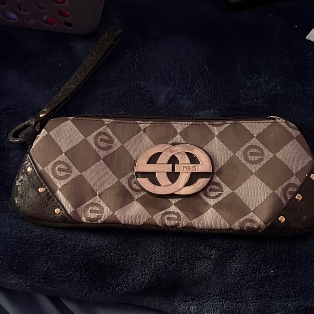 vintage echo wallet. cant find anymore so if you want it ill makw offers.